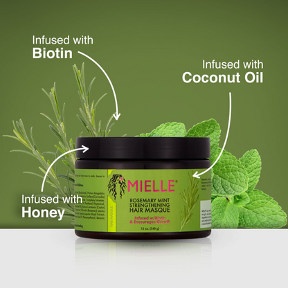 Immagine lifestyle della maschera Mielle Rosmarino e Menta con ingredienti principali in evidenza
